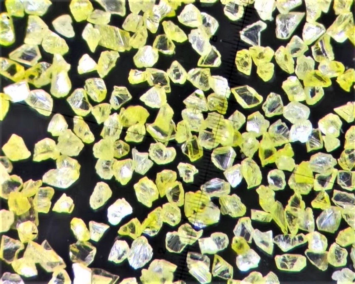 Irregular fractured crushed RVD diamond granules