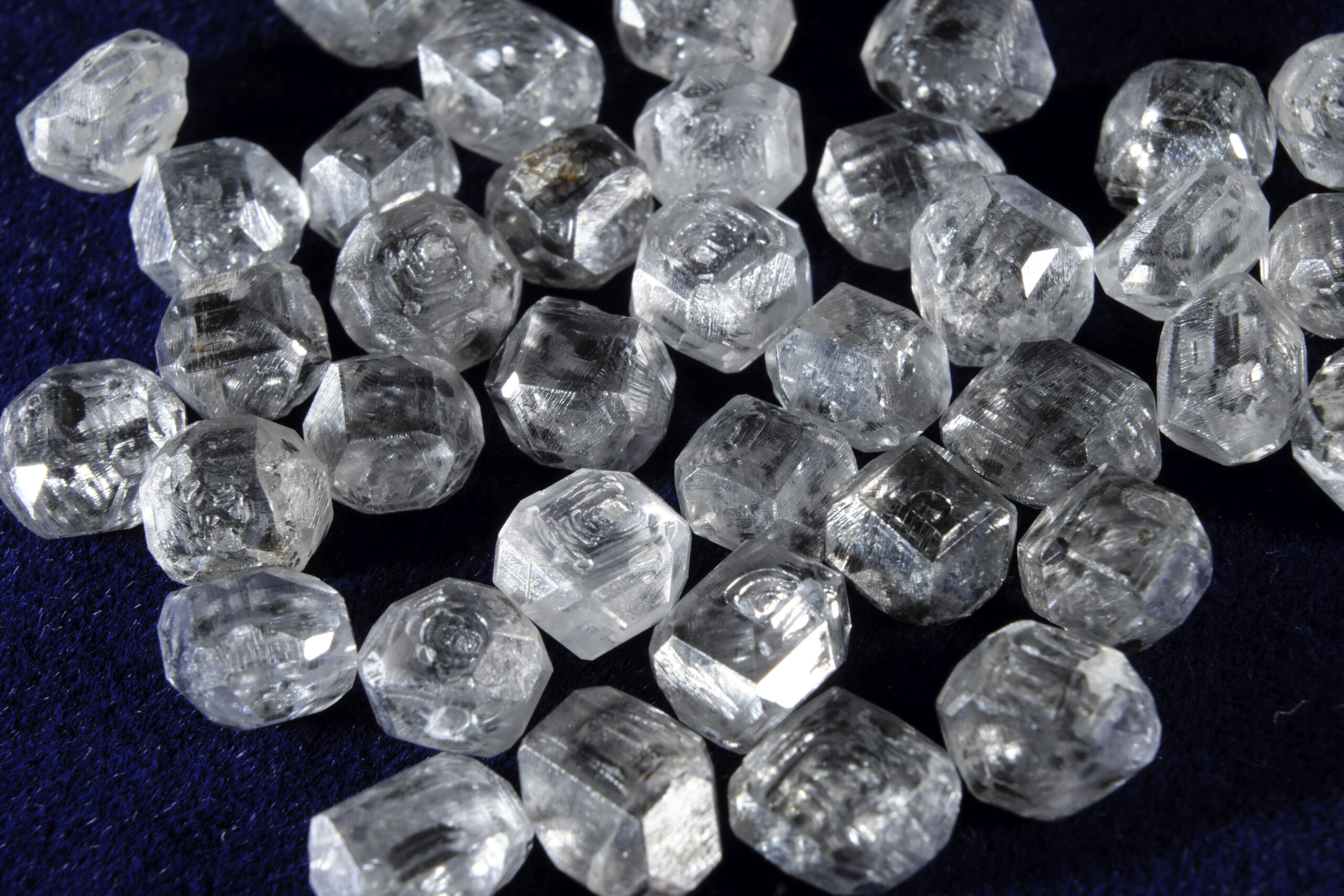 SinoDiam SI1–SI2 Grade B HPHT Lab-Grown Rough Diamond