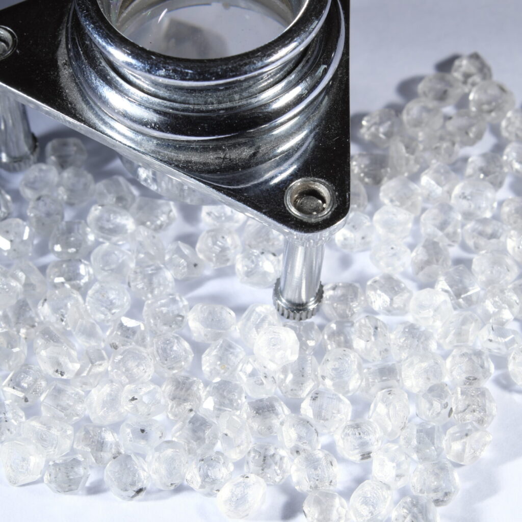 sinodiam-vs-vvs-hpht-lab-grown-rough-diamond