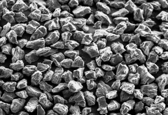 Pó de diamante de 8 a 16 μm para equilíbrio entre precisão e eficiência.